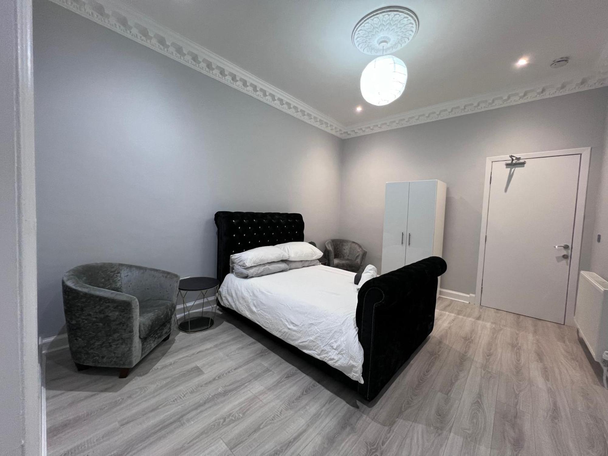 Lovely 4 Bedroom 2Nd Floor Walk Up Apartment Edinburgh Exterior foto