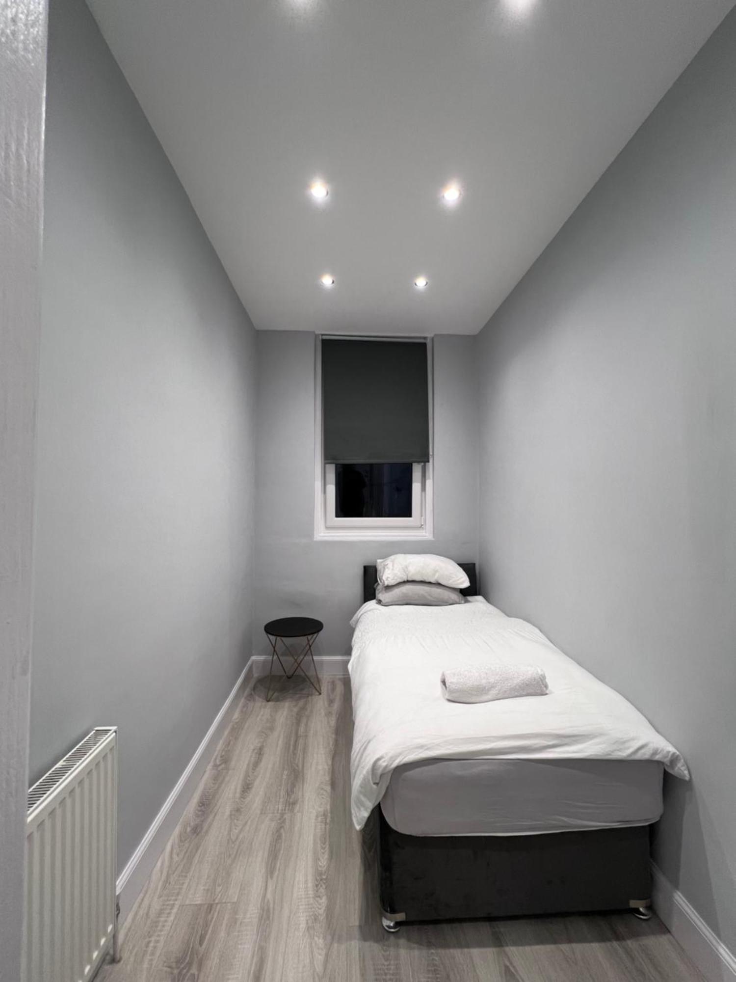 Lovely 4 Bedroom 2Nd Floor Walk Up Apartment Edinburgh Exterior foto